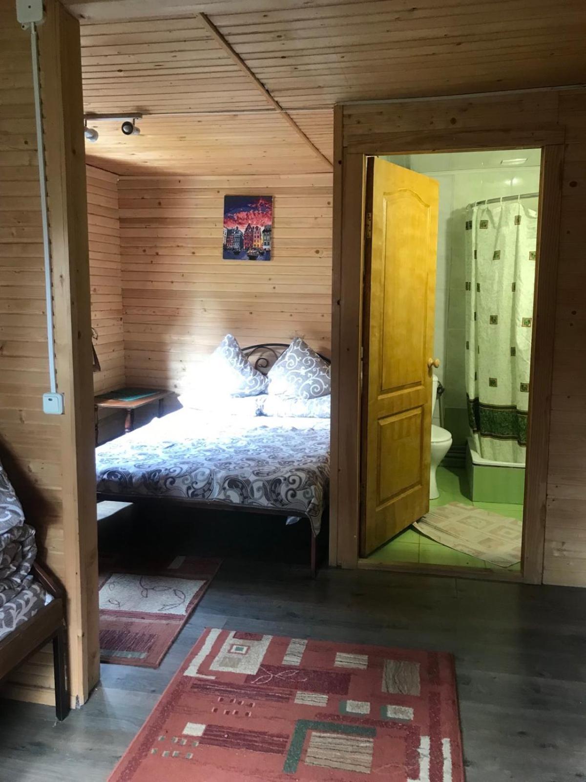 У Олега Hotell Verkhne-Studenyy Eksteriør bilde