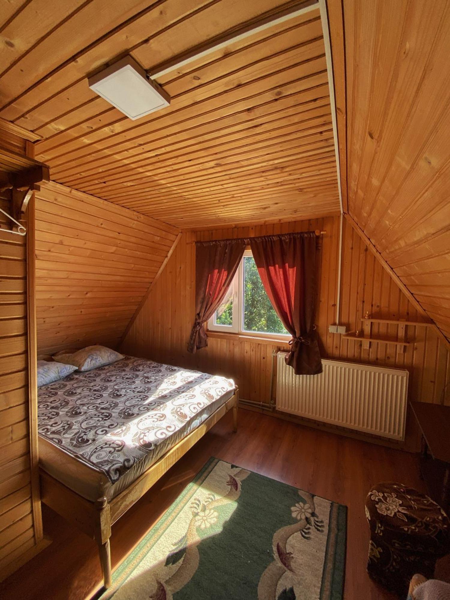 У Олега Hotell Verkhne-Studenyy Eksteriør bilde